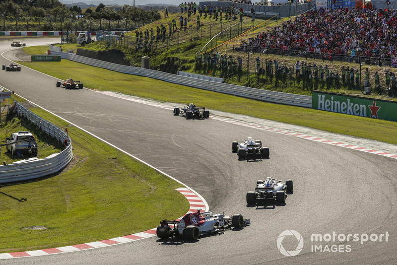 Marcus Ericsson, Sauber C37 and Lance Stroll, Williams FW41