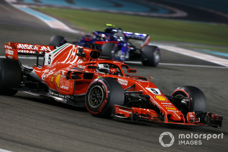 Sebastian Vettel, Ferrari SF71H, Pierre Gasly, Scuderia Toro Rosso STR13