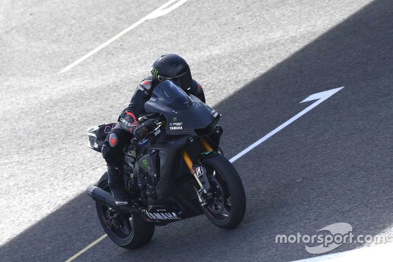 Lewis Hamilton teste la Yamaha Superbike