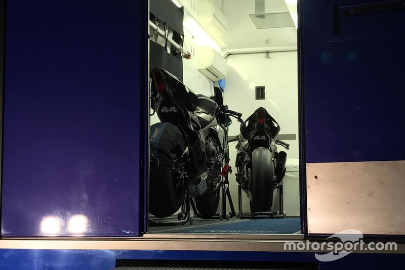 La Yamaha R1M con cui Lewis Hamilton ha girato a Jerez