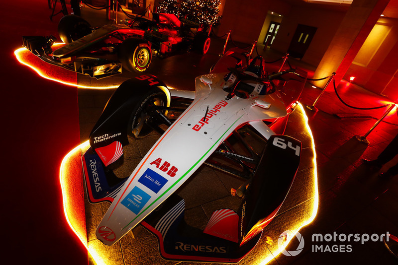 Una monoposto Mahindra di Formula E car, sul tappeto rosso