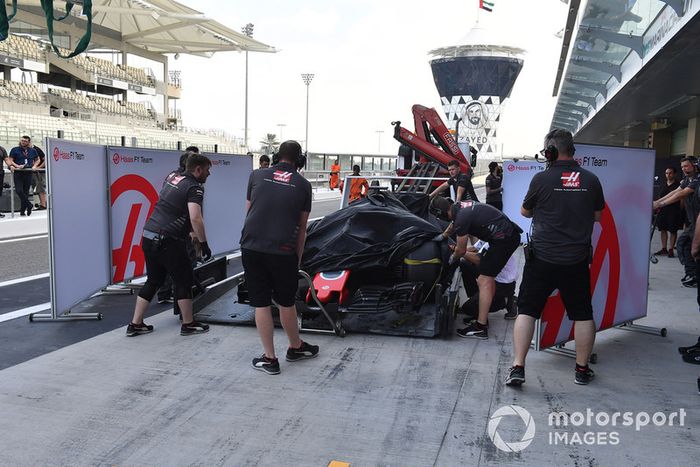 The car of Pietro Fittipaldi, Haas F1 Team VF-18 is recovered to the pits