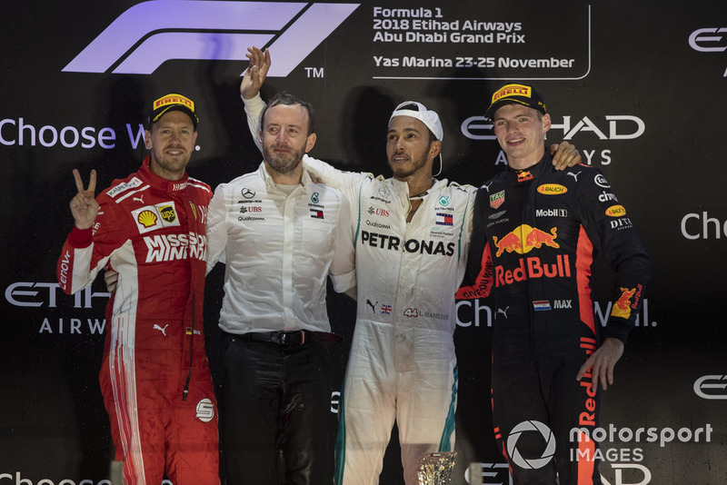 Podio: segundo lugar Sebastian Vettel, Ferrari, ganador de la carrera Lewis Hamilton, Mercedes AMG F1 y tercer lugar Max Verstappen, Red Bull Racing celebran