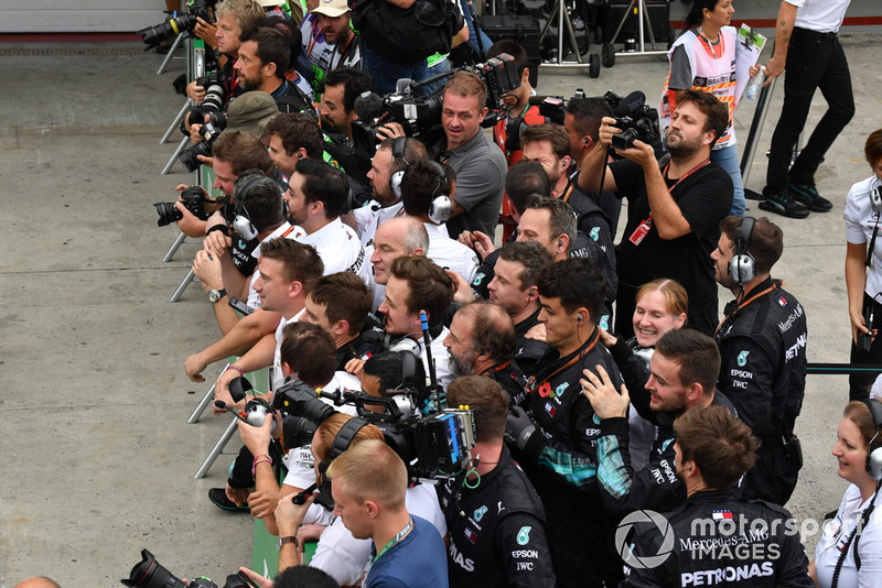 Mercedes-AMG F1 celebran en Parc Ferme