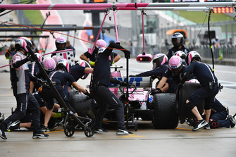 Esteban Ocon, Racing Point Force India VJM11 pit stop