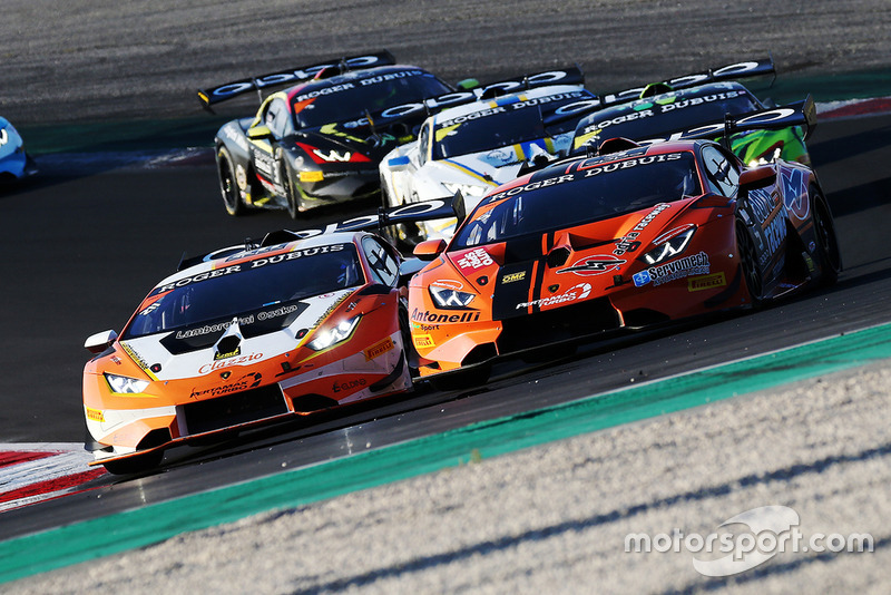 Lamborghini Huracan Super Trofeo Evo #211, Clazzio Racing: Kei Cozzolino, Afiq Yazid e Lamborghini Huracan Super Trofeo Evo #5, Antonelli Motorsport: Giacomo Altoe, Daniel Zampieri, appaiati alla partenza