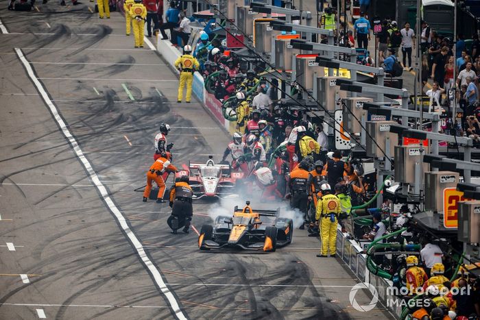 Felix Rosenqvist, Arrow McLaren Chevrolet, parada en boxes
