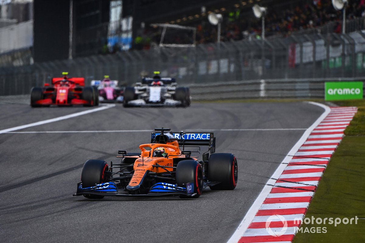 Carlos Sainz Jr., McLaren MCL35, Charles Leclerc, Ferrari SF1000, e Pierre Gasly, AlphaTauri AT01