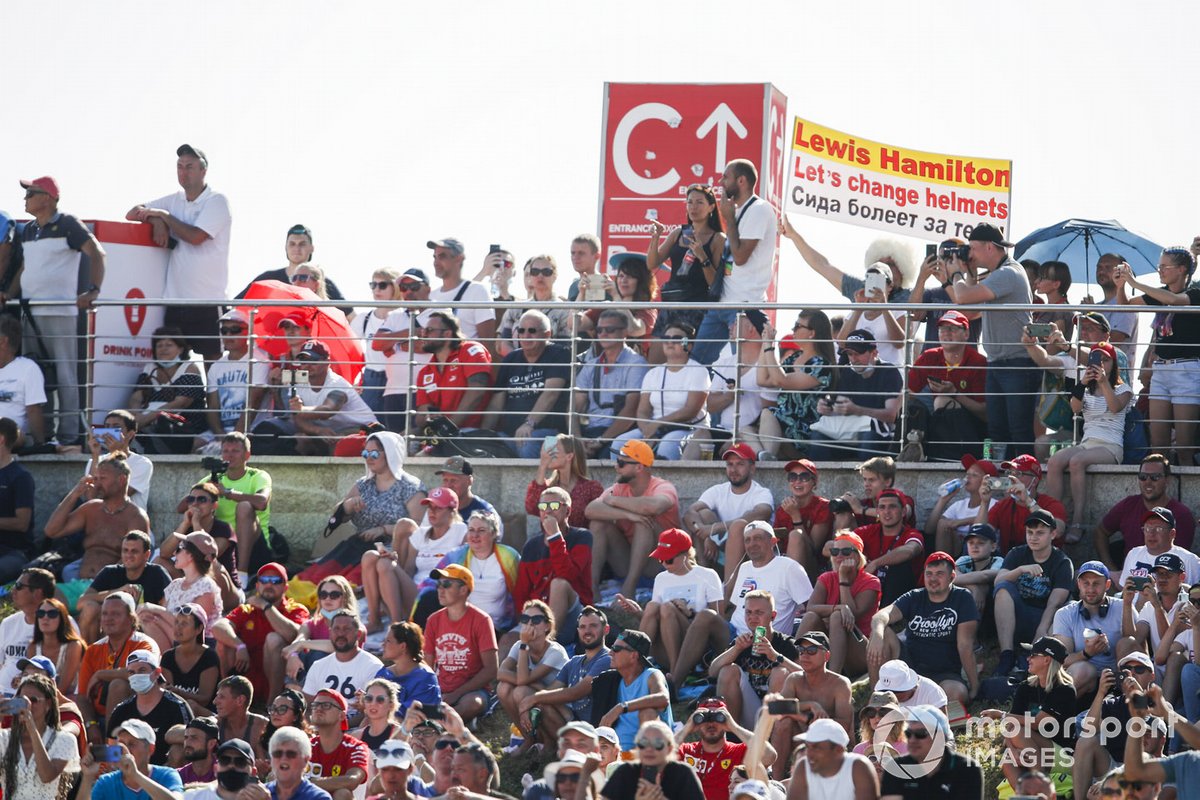 Crowd support for Lewis Hamilton, Mercedes-AMG F1