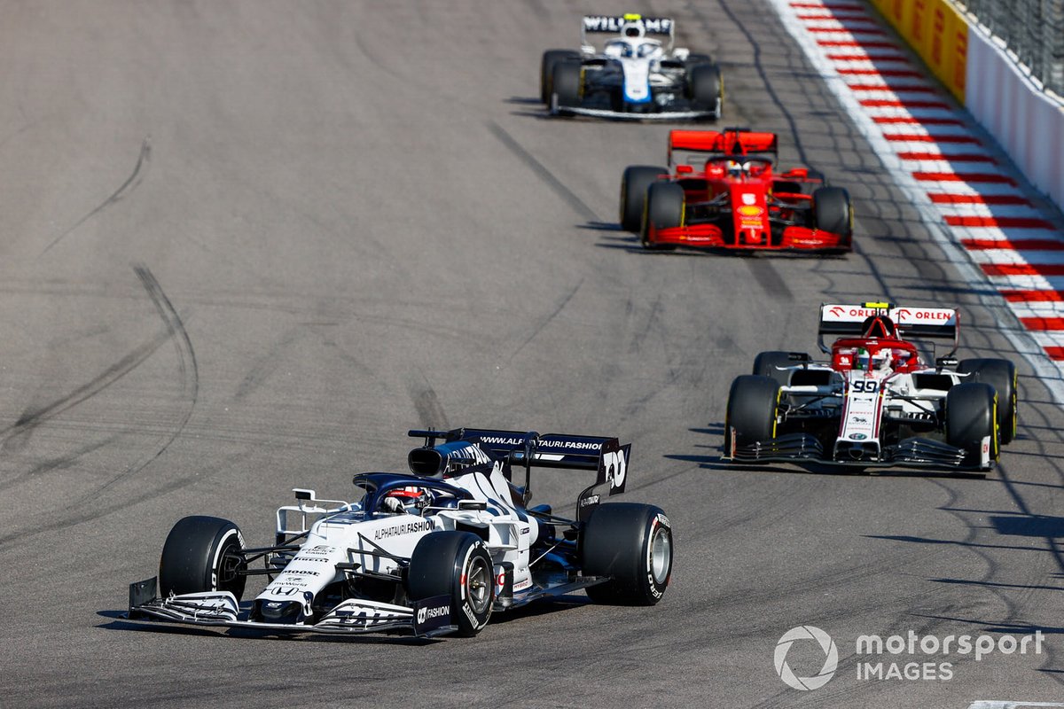 Daniil Kvyat, AlphaTauri AT01, Antonio Giovinazzi, Alfa Romeo Racing C39, Sebastian Vettel, Ferrari SF1000, e Nicholas Latifi, Williams FW43