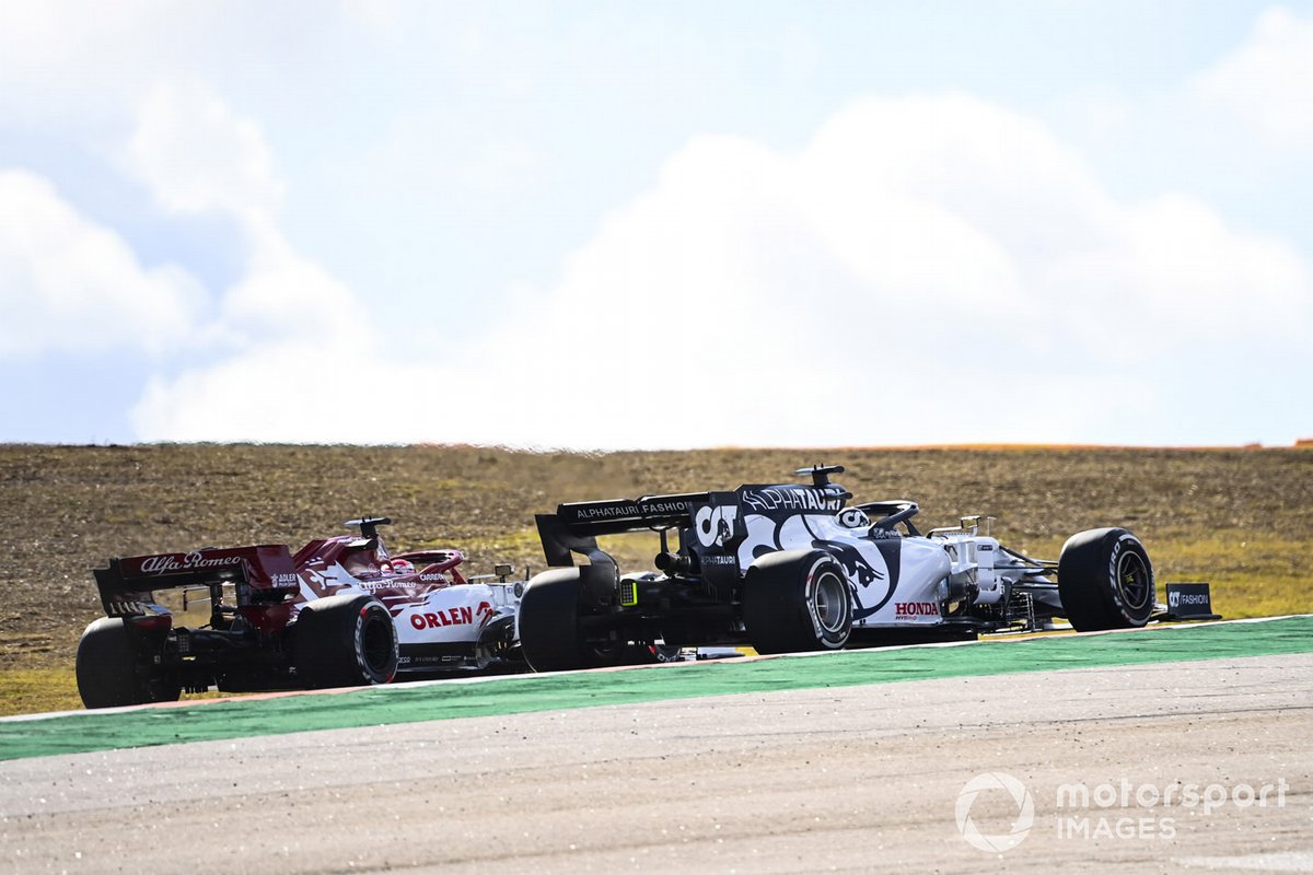 Kimi Raikkonen, Alfa Romeo Racing C39, à coté de Daniil Kvyat, AlphaTauri AT01