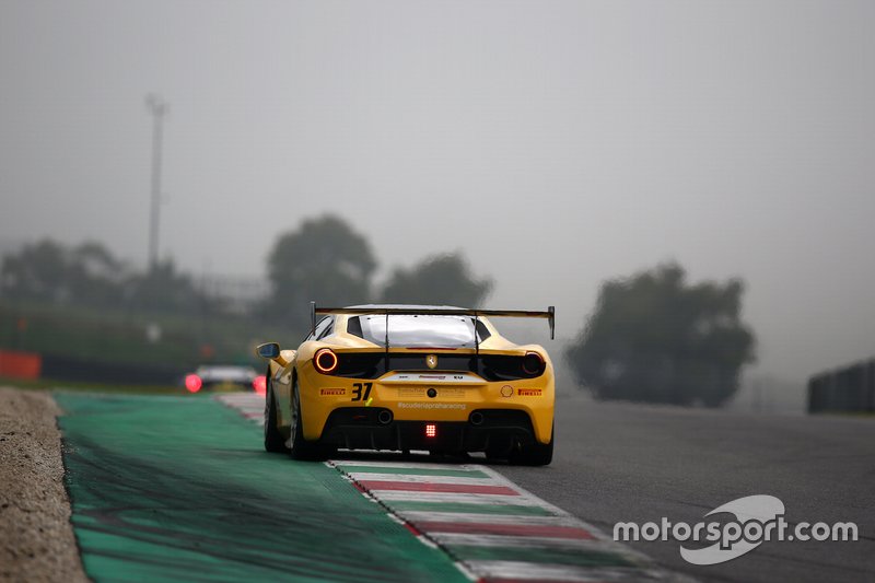 #37 Ferrari 488 Challenge, Scuderia Praha: Jan Danis
