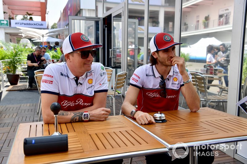 Kimi Raikkonen, Alfa Romeo Racing y Antonio Giovinazzi, Alfa Romeo Racing
