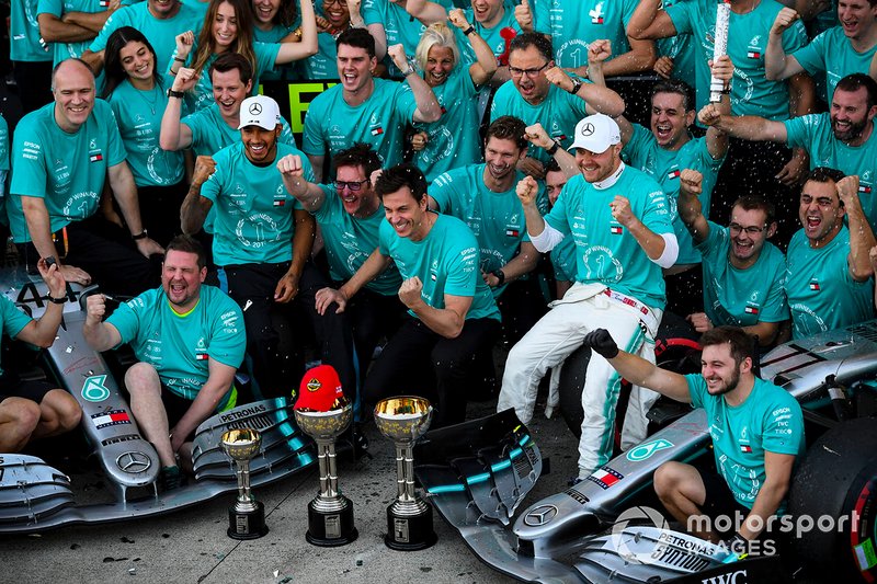El equipo Mercedes celebra su sexto Mundial de constructores consecutivo