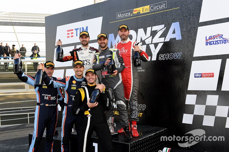 Festeggiamenti sul podio al Monza Rally Show