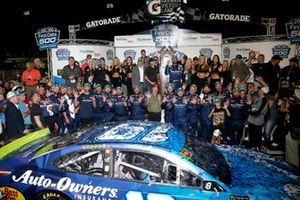 Race winner Martin Truex Jr., Joe Gibbs Racing, Toyota Camry Auto Owners Insurance