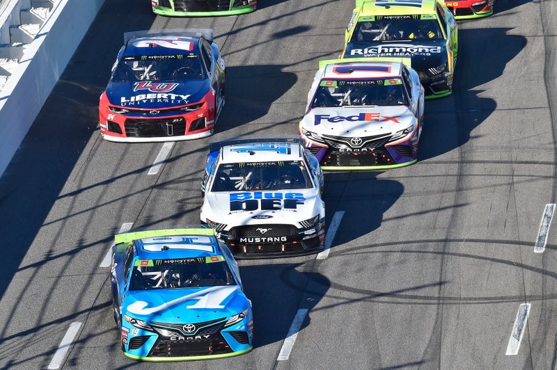 Martin Truex Jr., Joe Gibbs Racing, Toyota Camry Auto Owners Insurance, Clint Bowyer, Stewart-Haas Racing, Ford Mustang BlueDEF