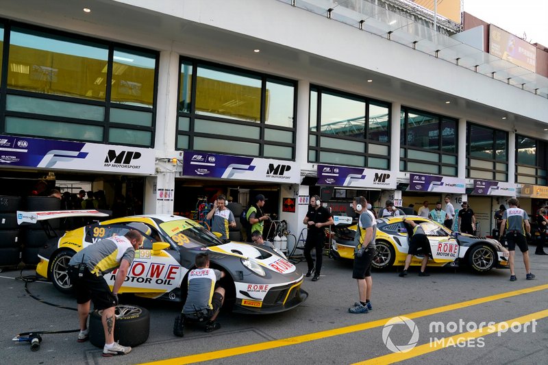 #98 ROWE Racing Porsche 911 GT3 R: Earl Bamber, #99 ROWE Racing Porsche 911 GT3 R: Laurens Vanthoor