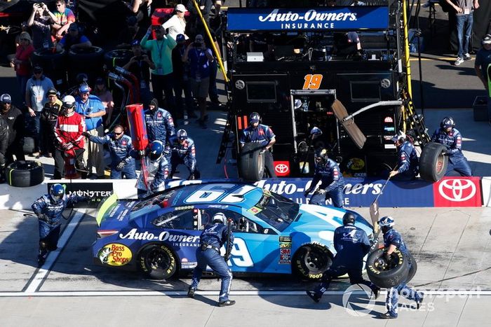 Martin Truex Jr., Joe Gibbs Racing, Toyota Camry Auto Owners Insurance