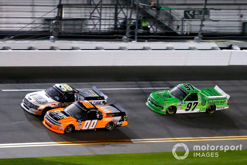 Angela Ruch, Reaume Brothers Racing, Chevrolet Silverado DWF Flooring/Cabinets and Todd Gilliland, Front Row Motorsports, Ford F-150 Black's Tire