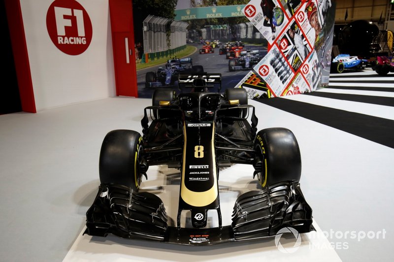 A Haas VF-19 on the F1 Racing stand