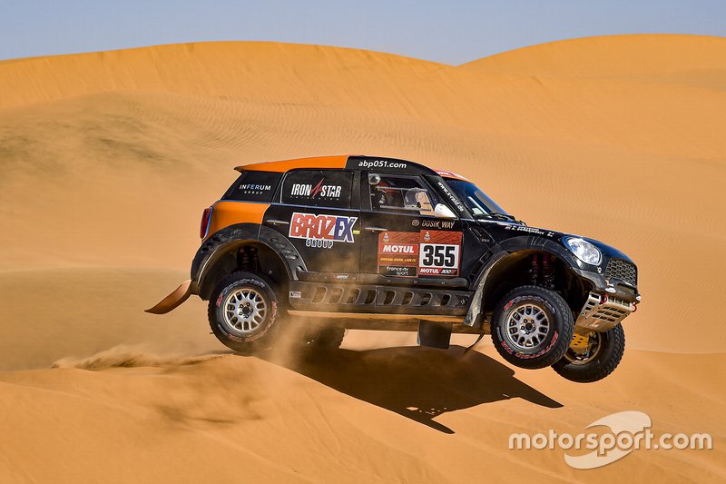 #355 X-Raid Mini: Aleksandr Dorossinskij, Oleg Uperenko