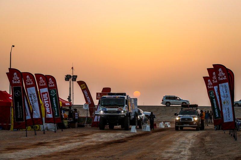 #511 Team KAMAZ Master: Andrey Karginov, Andrey Mokeev, Igor Leonov