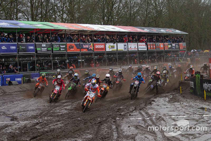 Jeffrey Herlings, Red Bull KTM Factory Racing en la salida supera a Tony Cairoli, Red Bull KTM Factory Racing