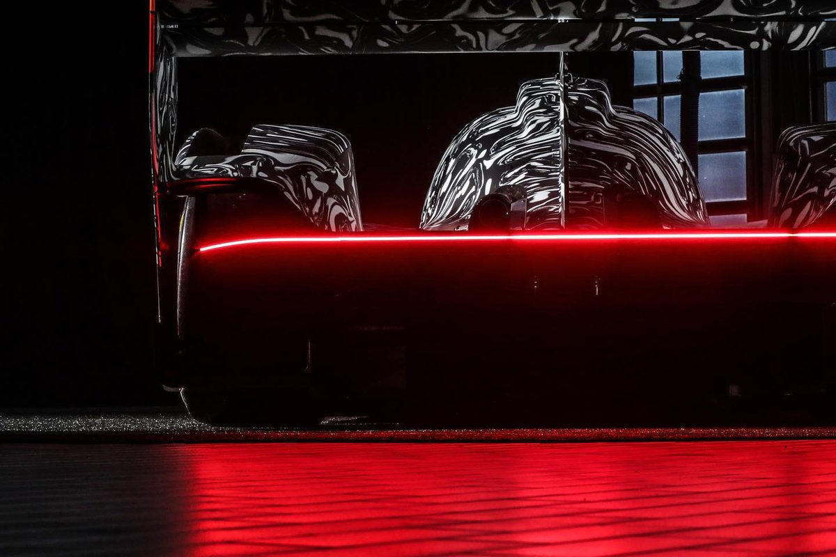 Prime immagini di Porsche X Hypercar by Porsche Penske Motorsport