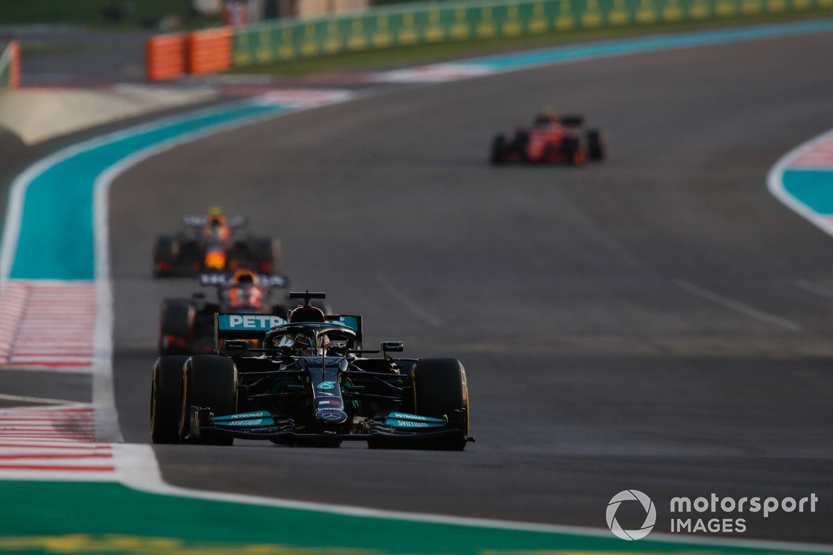 Lewis Hamilton, Mercedes W12, Max Verstappen, Red Bull Racing RB16B, Sergio Pérez, Red Bull Racing RB16B