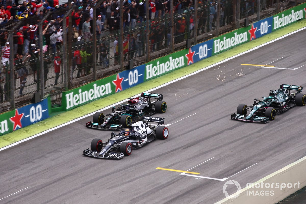 Yuki Tsunoda, AlphaTauri AT02, Lewis Hamilton, Mercedes W12, Lance Stroll, Aston Martin AMR21
