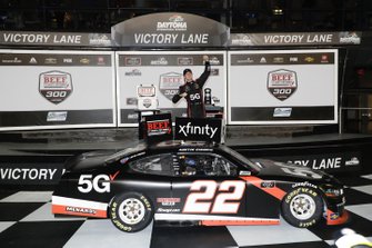 Race winner Austin Cindric, Team Penske, Ford Mustang Verizon 5G