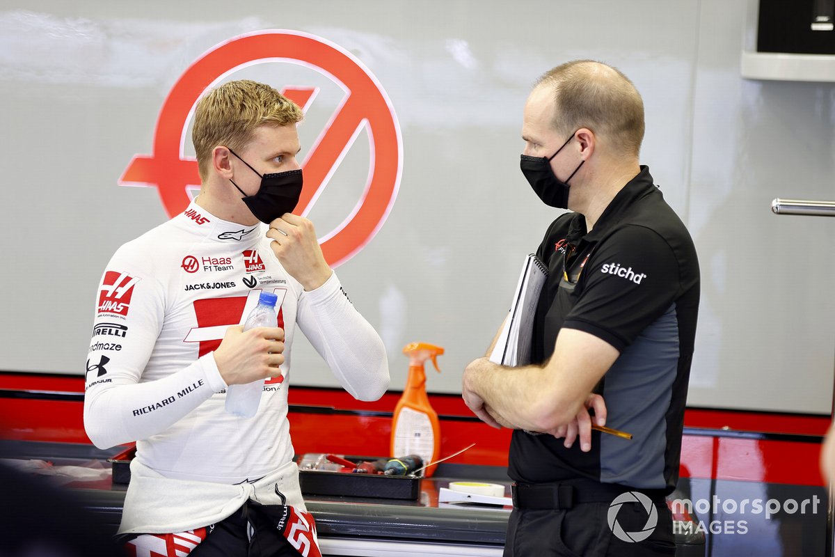 Mick Schumacher with race engineer Gary Gannon