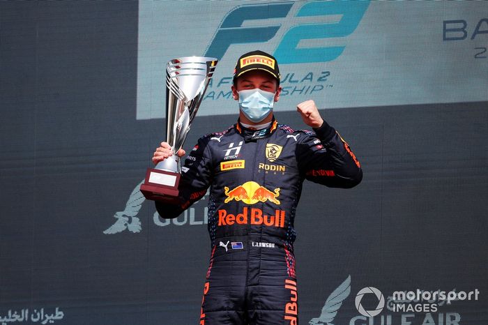 Podio: ganador Liam Lawson, Hitech Grand Prix