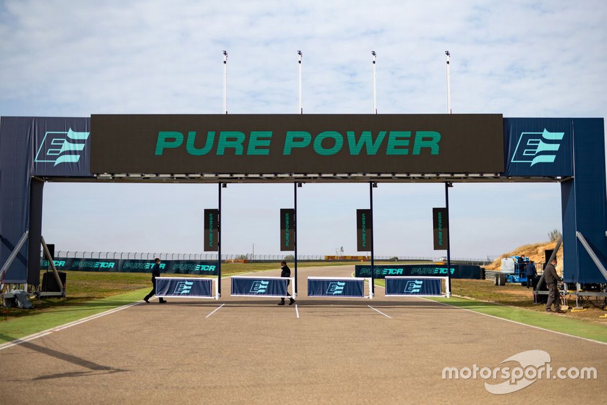 Pure ETCR, atmosfera