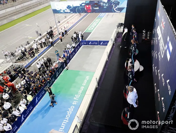 Podio: segundo lugar Max Verstappen, Red Bull Racing, ganador Lewis Hamilton, Mercedes, y el tercer lugar Valtteri Bottas, Mercedes
