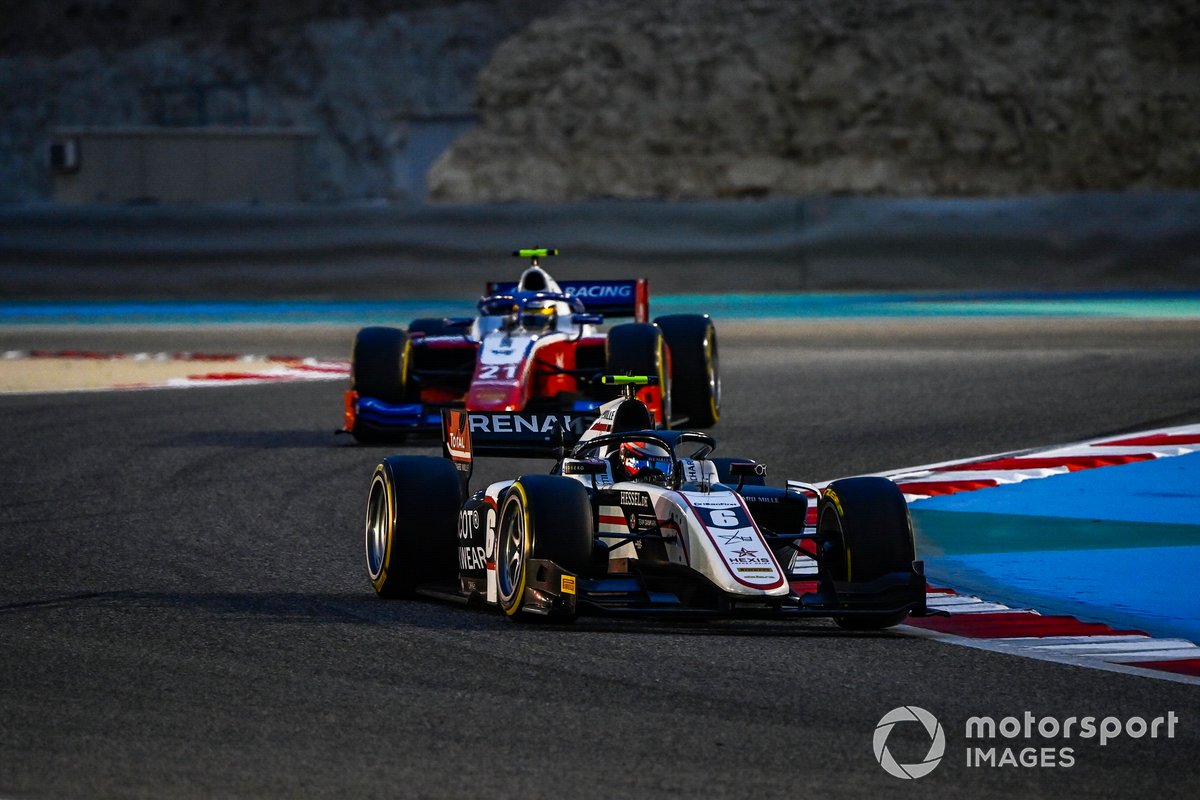 Christian Lundgaard, ART Grand Prix, precede Robert Shwartzman, Prema Racing