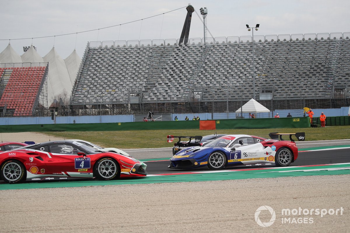 La partenza di Gara1 del Trofeo Pirelli