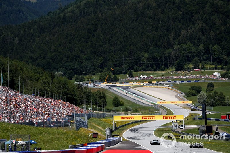 Robert Kubica, Williams FW42, Kevin Magnussen, Haas F1 Team VF-19
