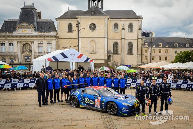 #90 TF Sport Aston Martin Vantage: Salih Yoluc, Euan Alers-Hankey, Charles Eastwood