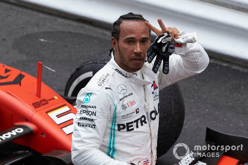 Lewis Hamilton, Mercedes AMG F1, prima posizione, festeggia al Parc Ferme