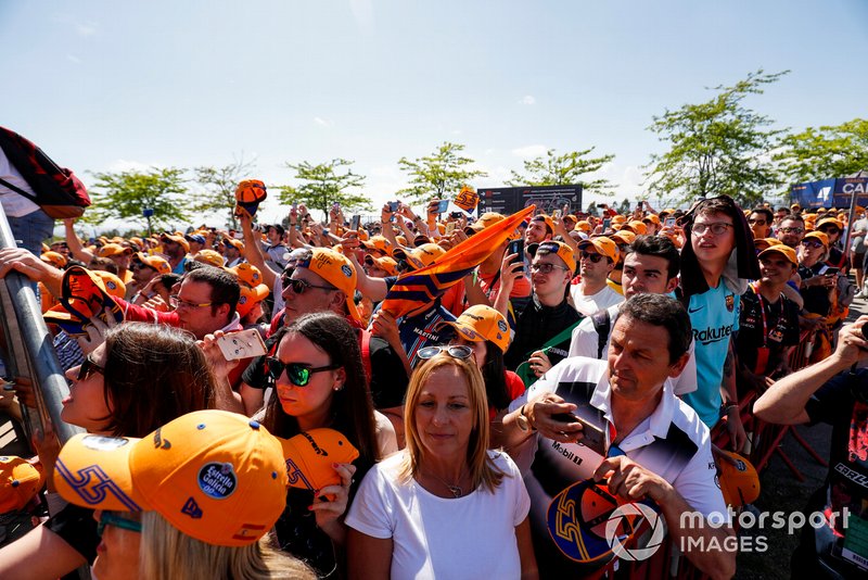 Fans clamour for an autograph from Carlos Sainz Jr., McLaren