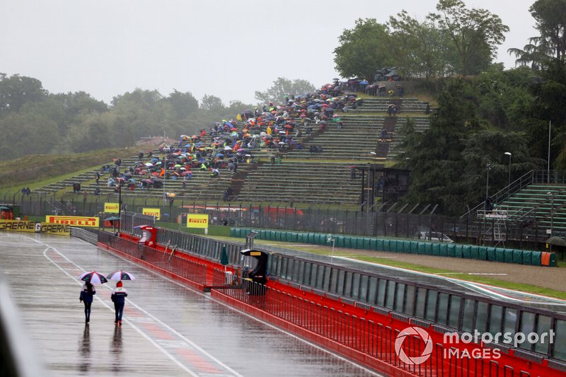 Lluvia en el paddock