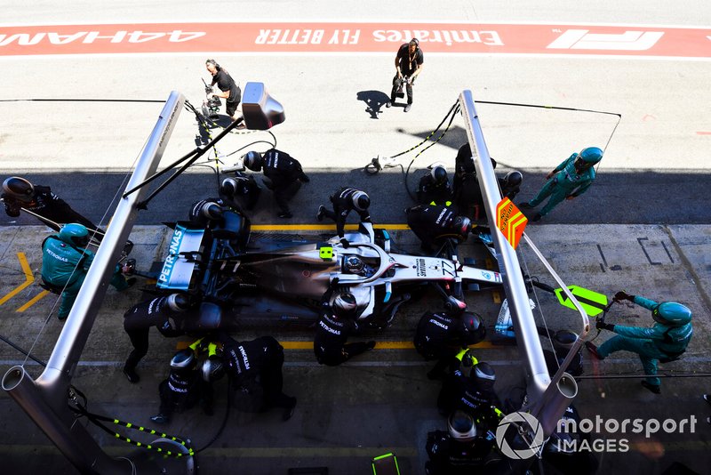 Valtteri Bottas, Mercedes AMG W10 pit stop