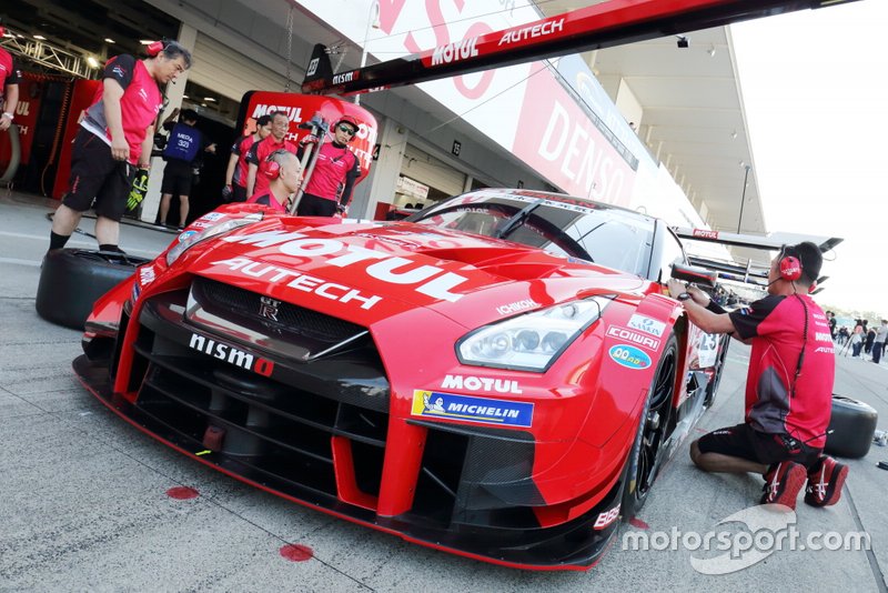 #23 MOTUL AUTECH GT-R