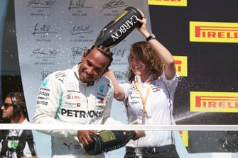 Lewis Hamilton, Mercedes AMG F1, 1e plaats, op het podium