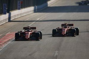 Sebastian Vettel, Ferrari SF90, devant Charles Leclerc, Ferrari SF90