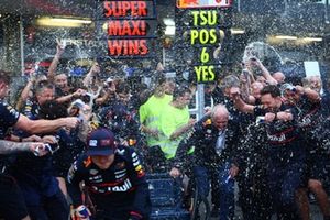 Max Verstappen, Red Bull Racing, Yuki Tsunoda, Red Bull Racing, Helmut Marko, Red Bull Racing