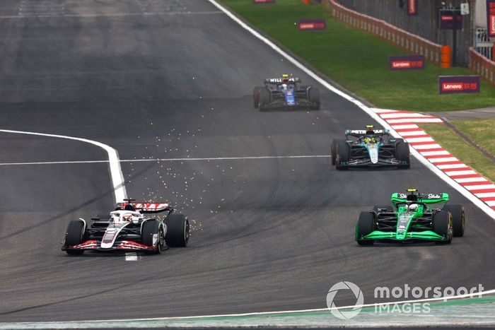 Kevin Magnussen, Haas VF-24, Zhou Guanyu, Kick Sauber C44, Lewis Hamilton, Mercedes F1 W15
