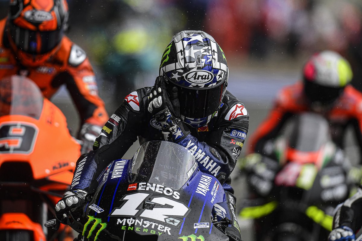 Maverick Viñales, Yamaha Factory Racing en pitlane